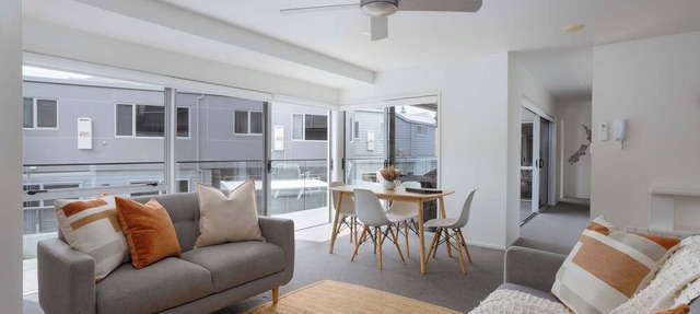 Sunny & Spacious, Downtown Mount, Beach & Pool