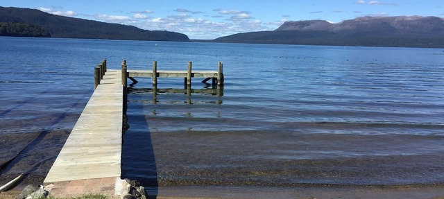 ABSOLUTE LAKE EDGE , FLAT LAWN, BEACH & JETTY