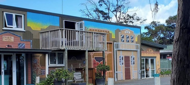 Private,Unique,Old Memroabilia, Rustic,Sea View,Sunsets,Playground,Pets ok WIFI