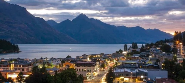 Expansive home in the Heart of Queenstown with Stunning Views.