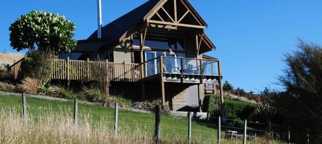 Beautiful lodge on the Ruamahanga River