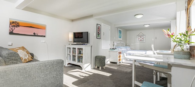 Mairangi Bay Beach Coastal Studio