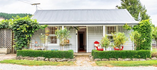 Historic Plum Tree Cottage - unlimited wifi, Rail trail perfect