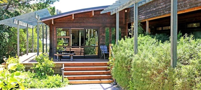 Chinese-Inspired Room Rental with Private Deck in Golden Bay, New Zealand
