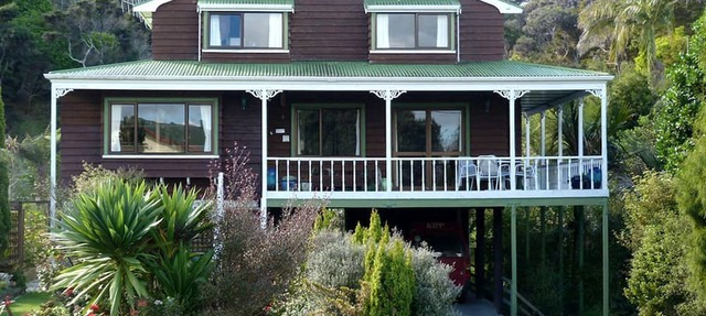 Pet-Friendly Getaway with Bay Views in Tamaterau, North Island
