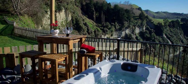Secluded Holiday Retreat with Private Hot Tub in Manawatu, New Zealand