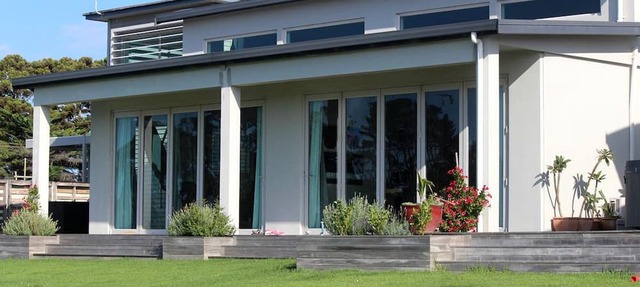 Romantic Getaway Accommodation with Breathtaking Views in Waitoki, North Island
