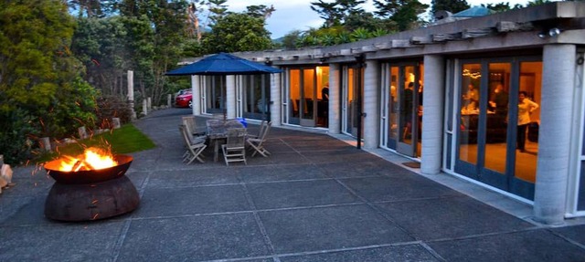 Rustic Holiday Rental for a Getaway near the Beach in New Plymouth, North Island