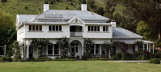 Luxurious Vacation Rental on Stunning Grounds in Christchurch, South Island