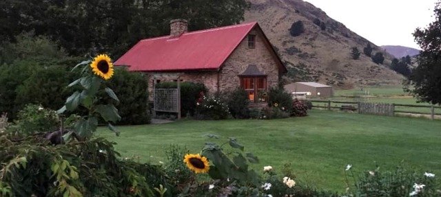 Rural Farm Stay Cottage with Full Kitchen on the South Island of New Zealand