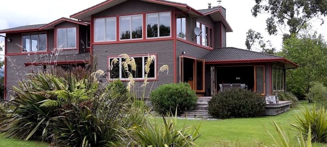 Cozy and Secluded Suite Close to the Tasman Sea in Kakapotahi, New Zealand