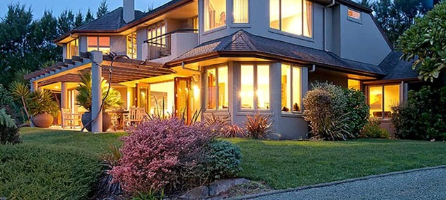 Luxury Vacation Room Rental in Stunning Lodge, Katikati, New Zealand