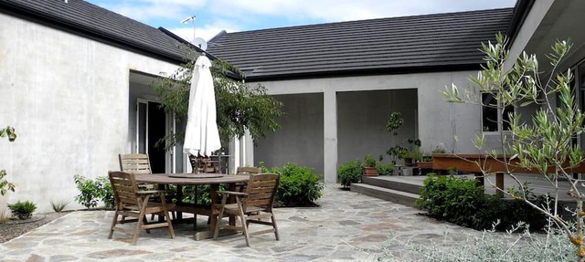 Luxurious Accommodation with Spacious Grounds in Canterbury, South Island