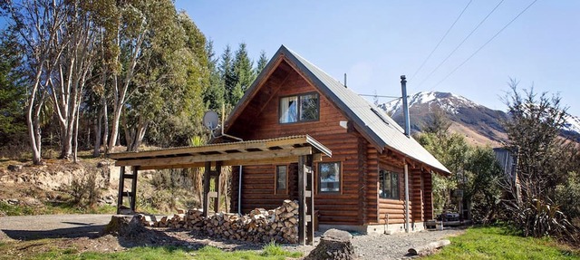 Enchanting and Secluded Cabin Rental near Lyford, South Island