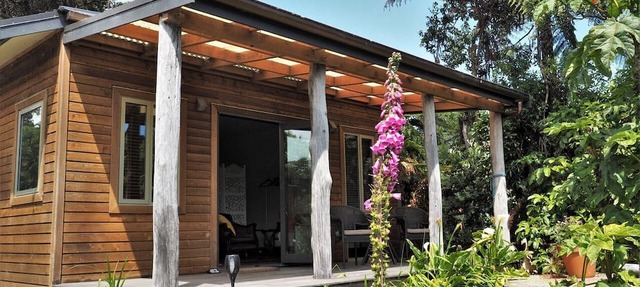 Gorgeous Cabin Rental Steps from the Beach for a Romantic Getaway in Westport, South Island