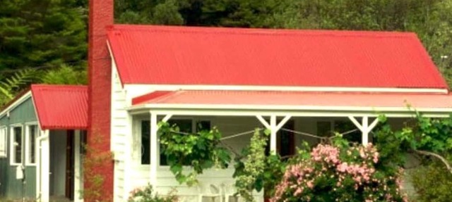 Cozy and Historic Holiday Cottage near Mercury Bay, South Island