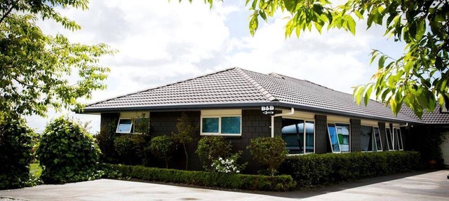 Charming Vacation Rental with Hot Tub near Hamilton, North Island