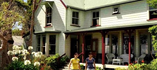 Luxury All-Inclusive Waterfront Lodge Rental for Tasman Bay Holiday in Motueka, New Zealand