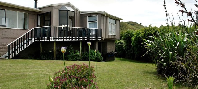 Stunning Rental with Water Views in Mokau, North Taranaki, New Zealand