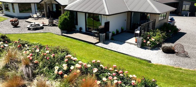 Boutique Bed and Breakfast on Five Rural Acres near Lake Te Anau, South Island