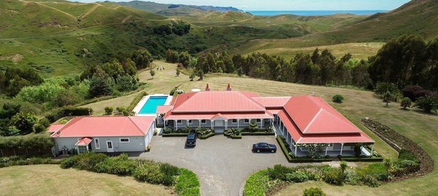 Luxurious Private Cottage Overlooking the Ocean in Hawke's Bay, New Zealand