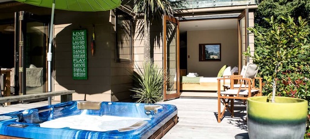 Cozy Getaway with Jacuzzi near Queenstown on New Zealand's South Island