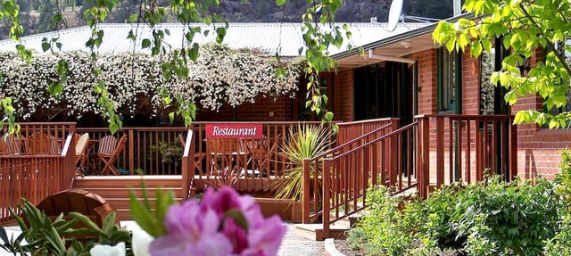 Romantic Holiday Accommodation by Lake Roxburgh, Central Otago