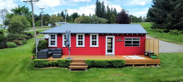 Romantic B&B Cottage Getaway on a Farm in the Countryside near Oamaru, South Island