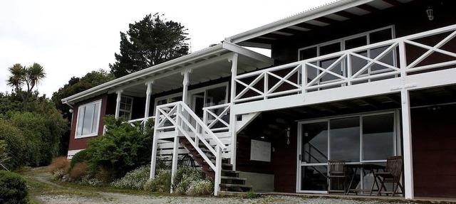 Quiet and Secluded Suite Rental with Bay Views in Waikawa, New Zealand