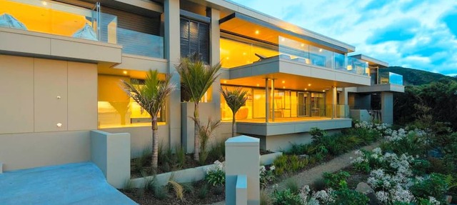 Stunning Luxury Beach House in Oke Bay for Amazing Family Holidays on the North Island