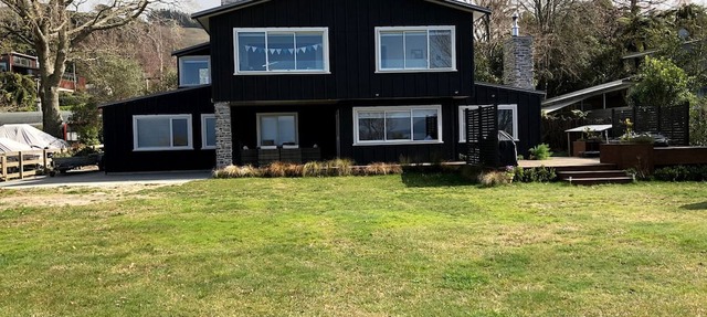 Charming Cottage Getaway on Lake Tarawera near Rotorua, North Island