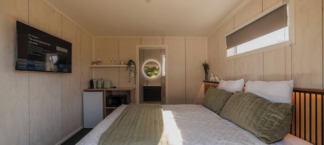 Pine Nook: Quiet Rural Cabin With Mountain Views