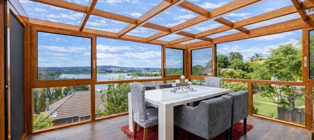 Classic Seaview Holiday Home in Shelly Park