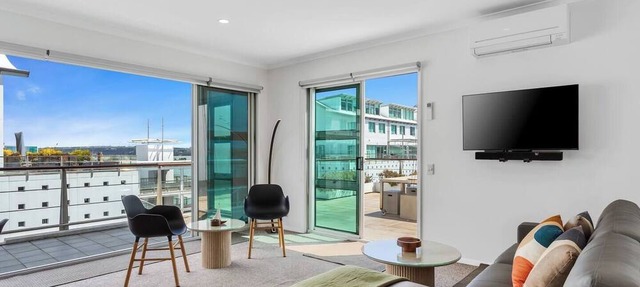 Huge Balcony & Harbour Views Princes Wharf Shed 19