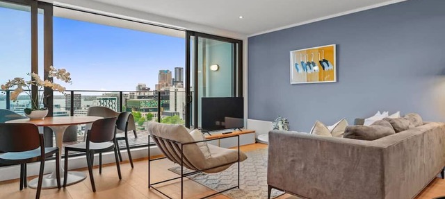 Stunning Skyline CBD Luxe Home with 2 Carparks