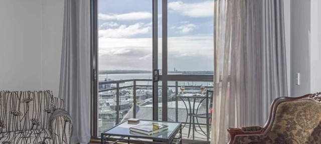 Sky-High City Retreat Level 12 Studio Apartment
