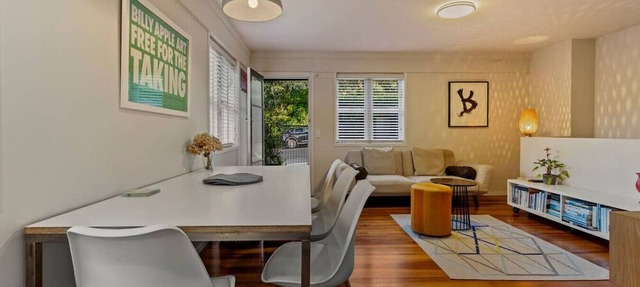 Central 4BR Nook with Backyard by Western Springs