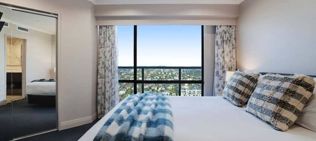 Stunning Views Kitchen Gym Swimming Pool Car Park