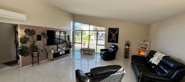 Spacious Home with Spa Sleeps - 12 in Ōhope. 2min walk to Harbour, 5min to Beach