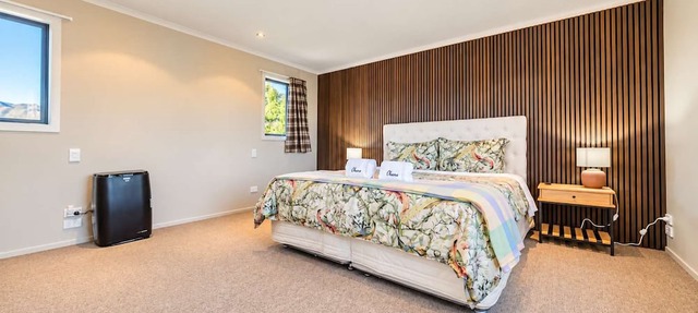 Crystal Waters | Lake Tekapo Views | Sleeps 6