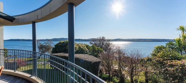 Rainbow Point Yacht Club - Taupo Holiday Home