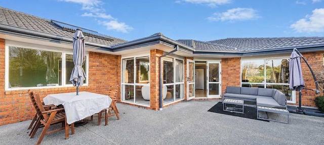 Spacious 4BR Retreat | Halswell Domain Park & Lake Views