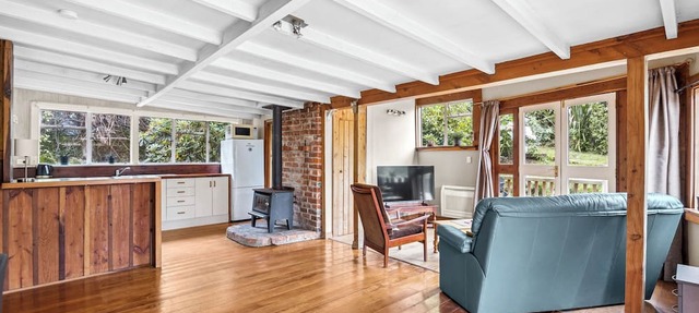 Beach bach in Warrington - pet and kid friendly
