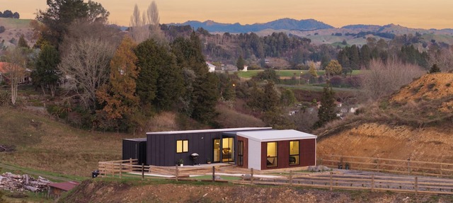 Haven Hills Retreat - Romantic, luxury off grid tiny house with stunning views.