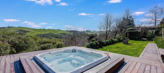 Private Country Estate | 2 Homes | Hot Tub & Creek