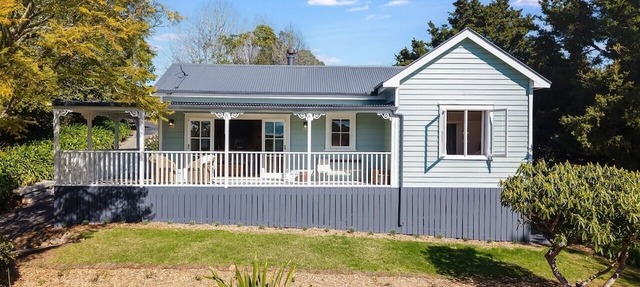 Country Cottage with Incredible Rural Views & Access to Creek