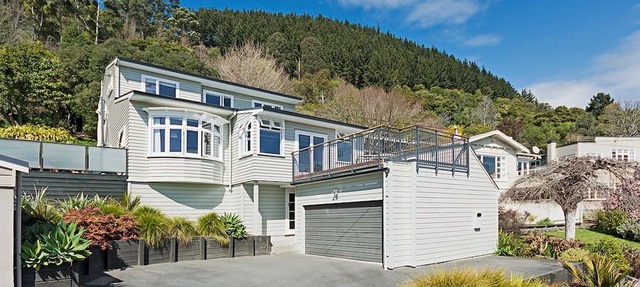 Sunset Paradise - Views, Hot Tub & Walk to Town