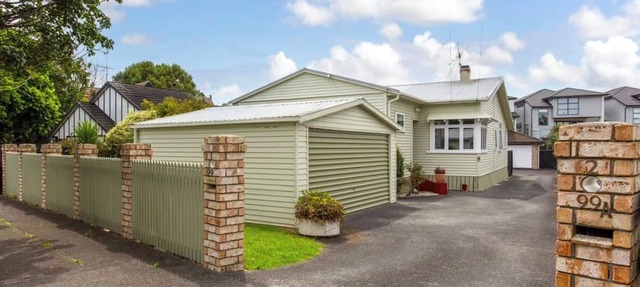 Spacious Family Retreat Near Cornwall Park
