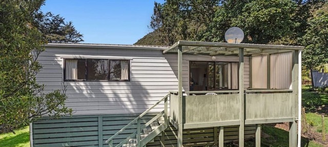 The Treehouse – Whanarua Bay