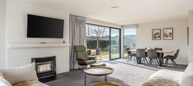 Warm & Cosy | Pool Table | Idyllic Location At Lake Hawea
